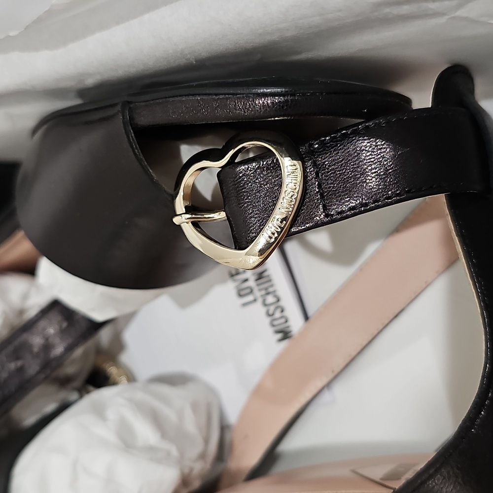 Moschino Love Heart Buckle Leather Block Heels Sandals 39 Black NIB - Picture 3 of 6